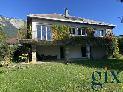 Maison - 162 m² - 9 pièces