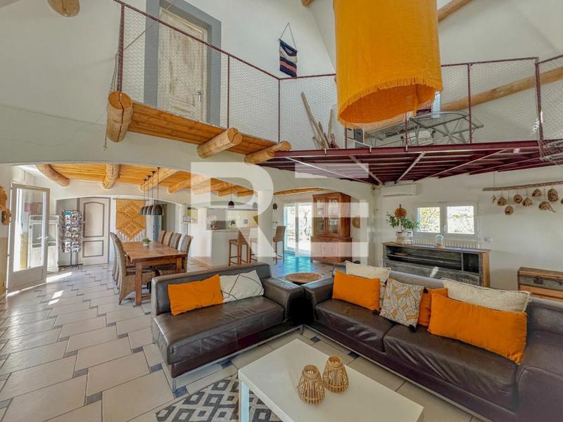 Maison - 165 m² - 9 pièces