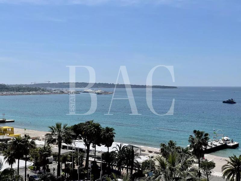 Villa - 1 100 m² - 18 pièces