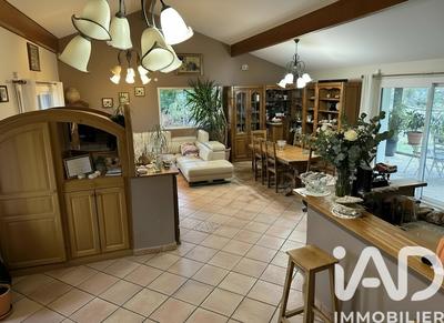 Maison - 211 m² - 7 pièces