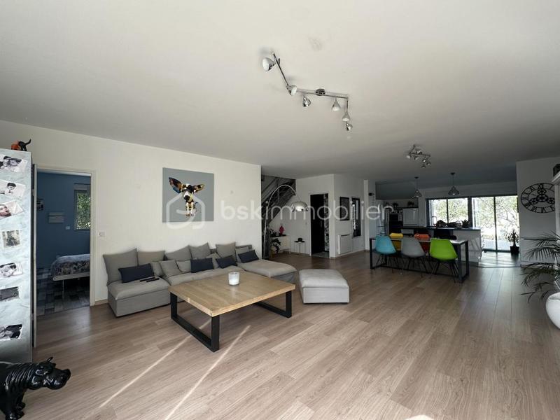 Maison - 201 m² - 6 pièces