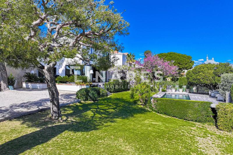 Villa - 250 m² - 5 pièces