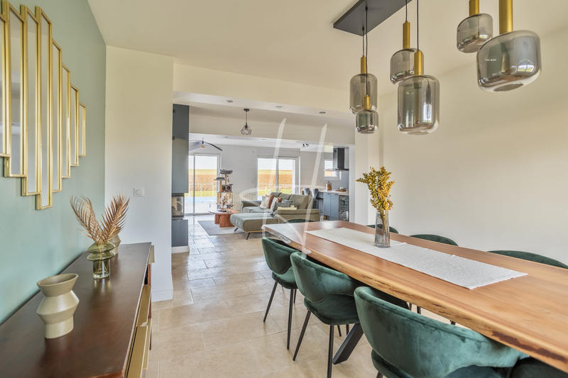 Maison - 200 m² - 7 pièces