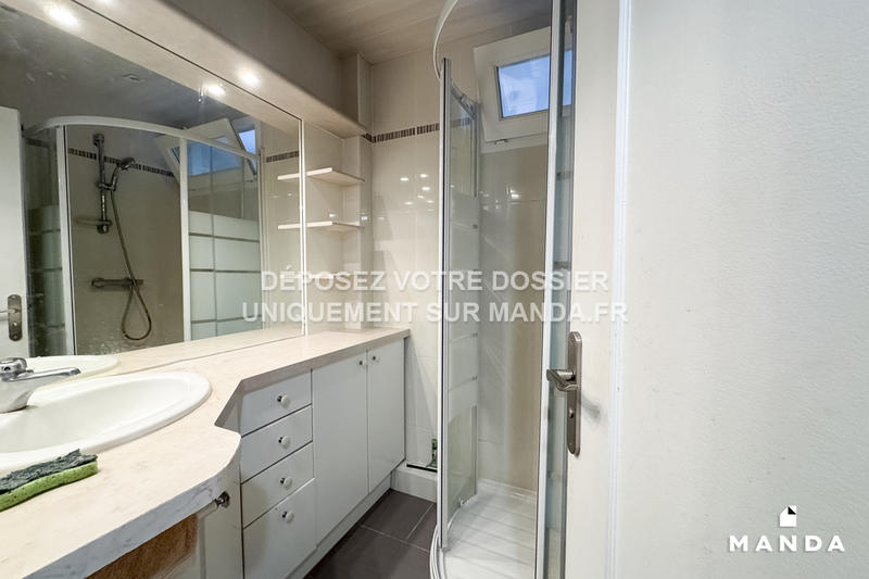 Chambre - 11 m² - 5 pièces