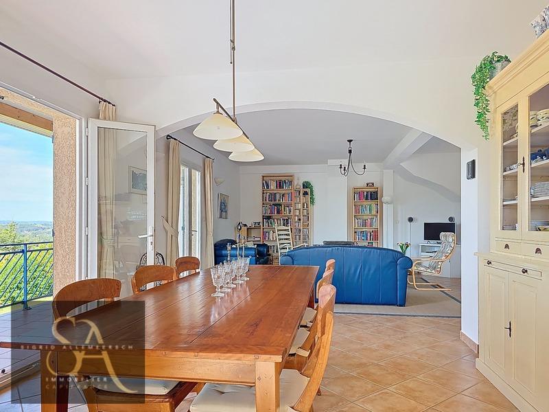 Maison - 174 m² - 5 pièces