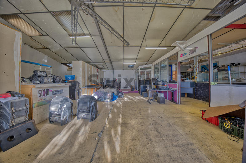 Local commercial - 300 m² - 4 pièces