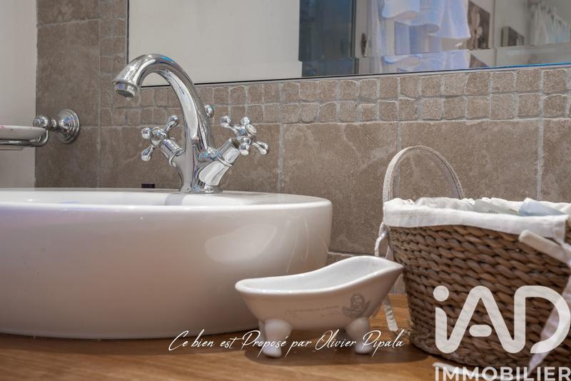 Maison - 181 m² - 8 pièces