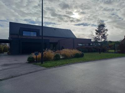 Maison - 250 m² - 6 pièces