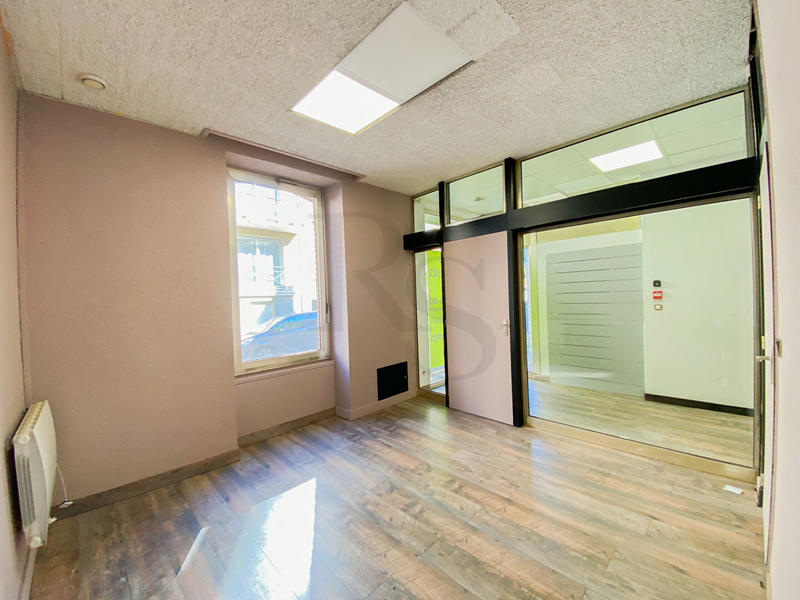 Local commercial - 735 m² - 10 pièces