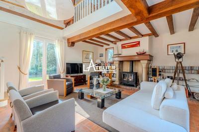 Propriété - 310 m² - 9 pièces