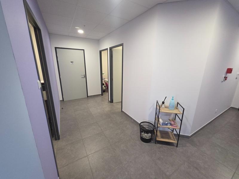 Local d'activité / Entrepôt - 91 m² - 7 pièces