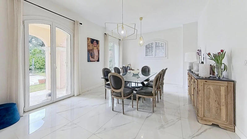 Villa - 223 m² - 6 pièces