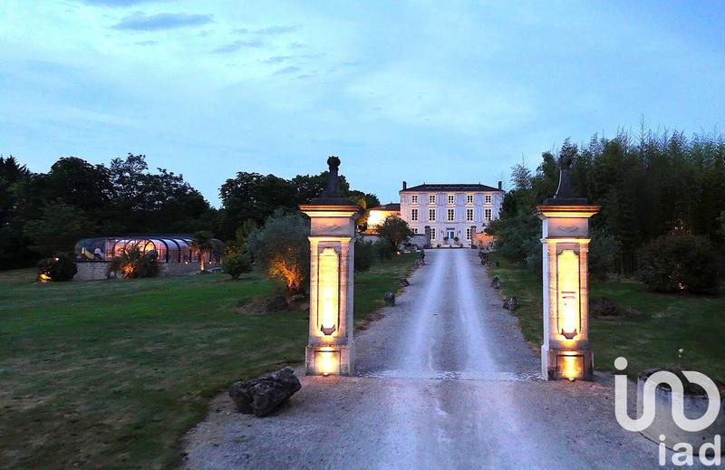 Maison - 940 m² - 23 pièces