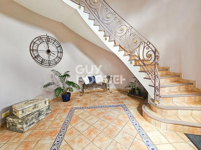 Maison - 340 m² - 10 pièces