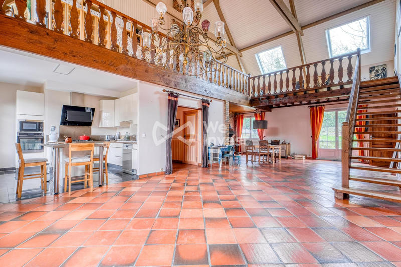 Maison traditionnelle - 270 m² - 10 pièces