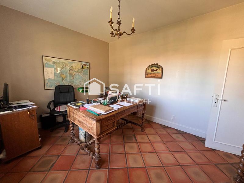 Maison - 220 m² - 8 pièces