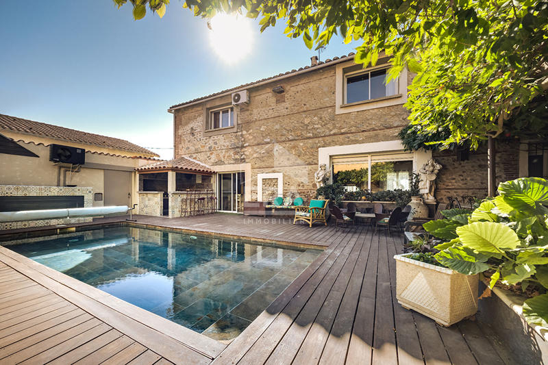 Maison - 254 m² - 6 pièces