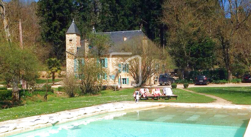 Maison - 299 m² - 15 pièces