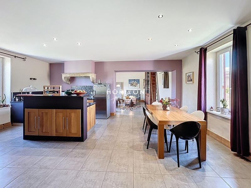 Maison - 255 m² - 6 pièces