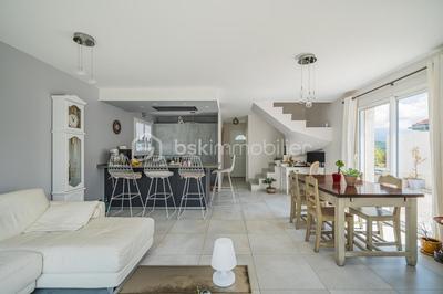 Maison - 102 m² - 4 pièces