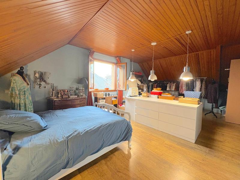 Maison - 227 m² - 8 pièces