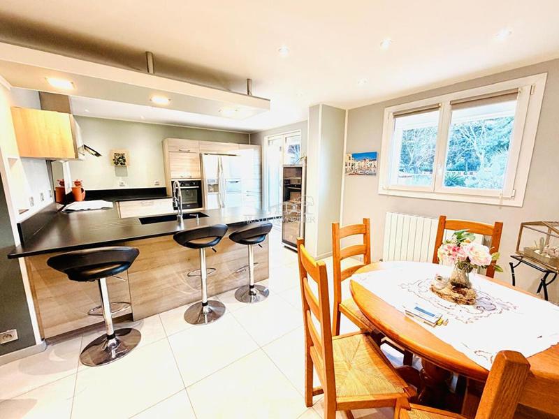 Maison - 140 m² - 5 pièces