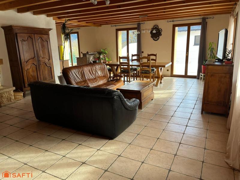 Maison - 310 m² - 8 pièces