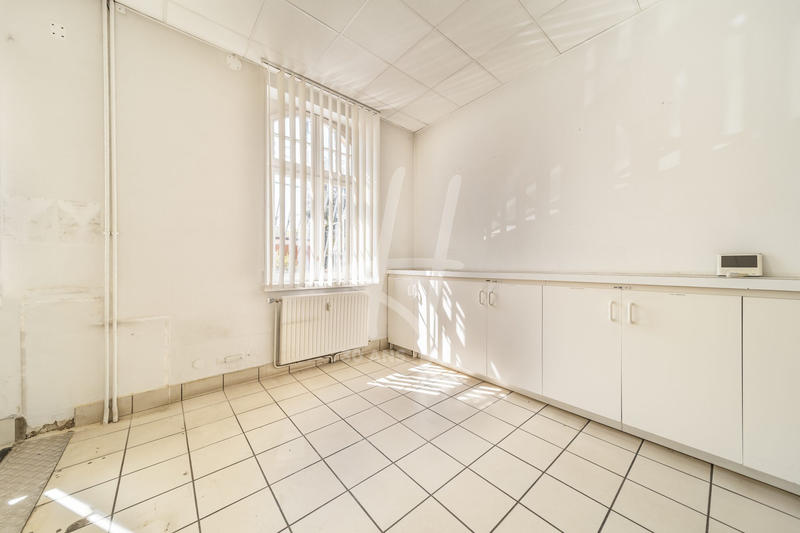 Local d'activités - 194 m² - 6 pièces