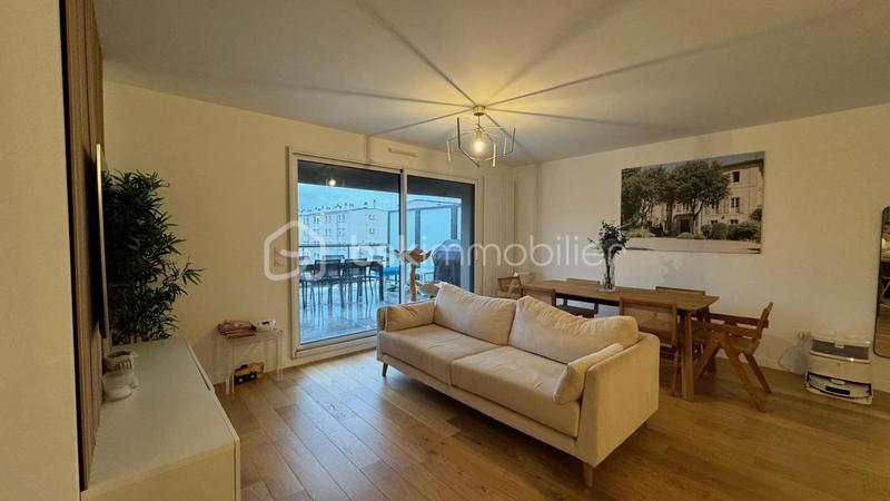 Appartement - 101 m² - 5 pièces