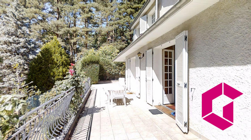 Villa - 172 m² - 8 pièces