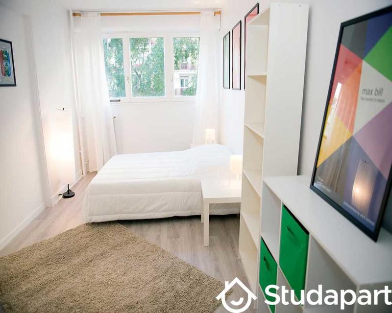 Chambre - 90 m² - 1 pièce