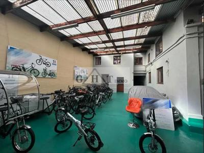 Entrepôt - 1 169 m²