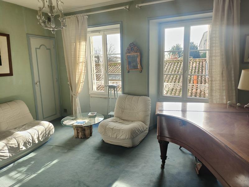 Maison - 377 m² - 14 pièces