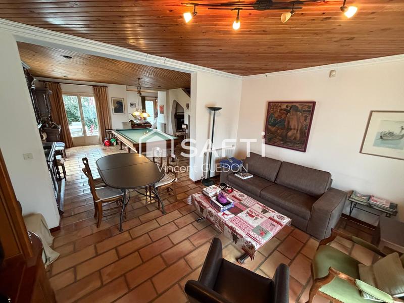 Maison - 212 m² - 5 pièces