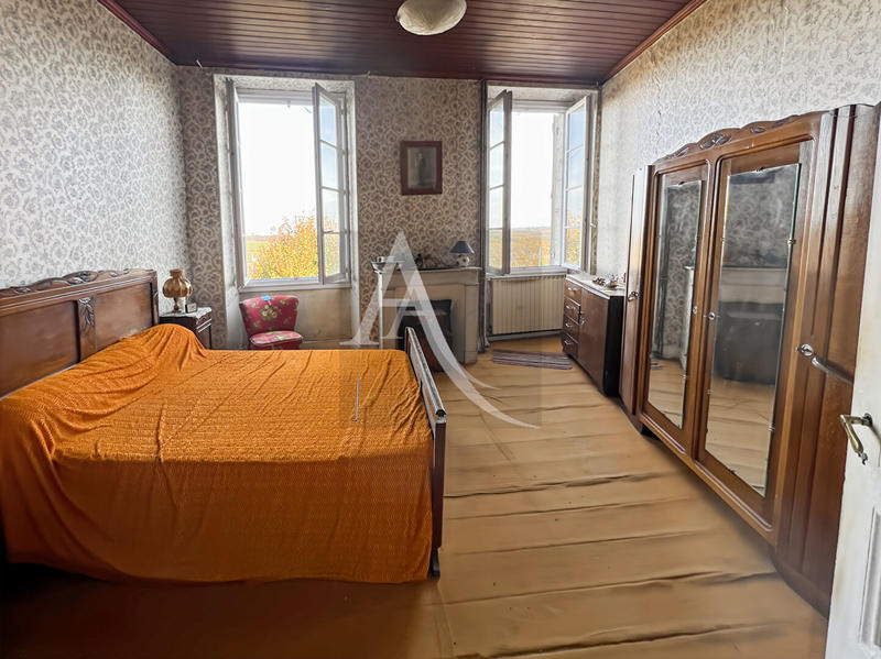 Maison - 250 m² - 9 pièces