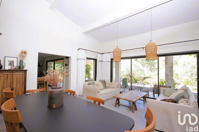 Maison - 300 m² - 10 pièces