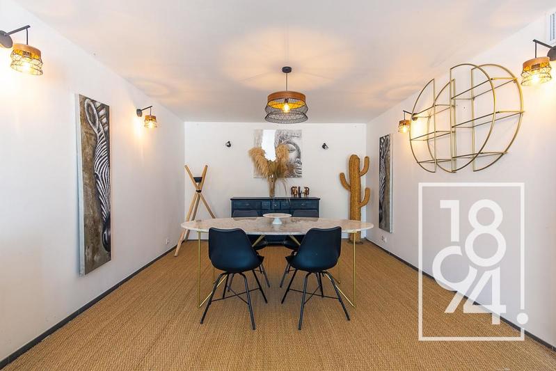 Maison - 385 m² - 6 pièces