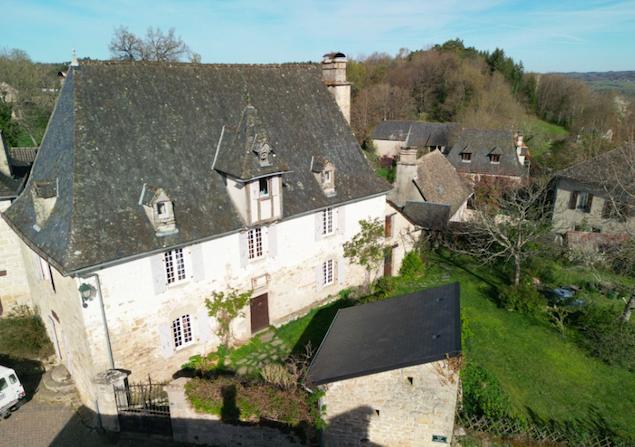 Propriété - 237 m² - 7 pièces