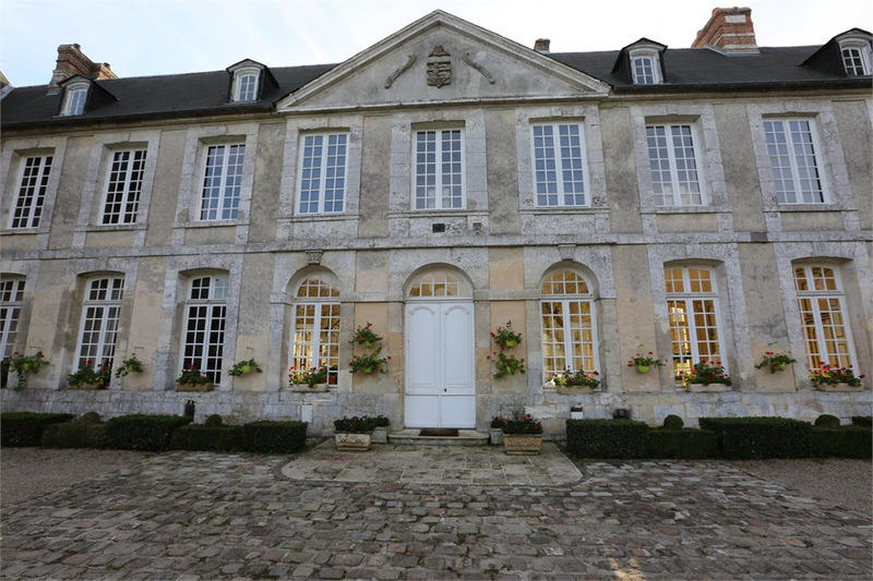 Château - 1 200 m² - 20 pièces