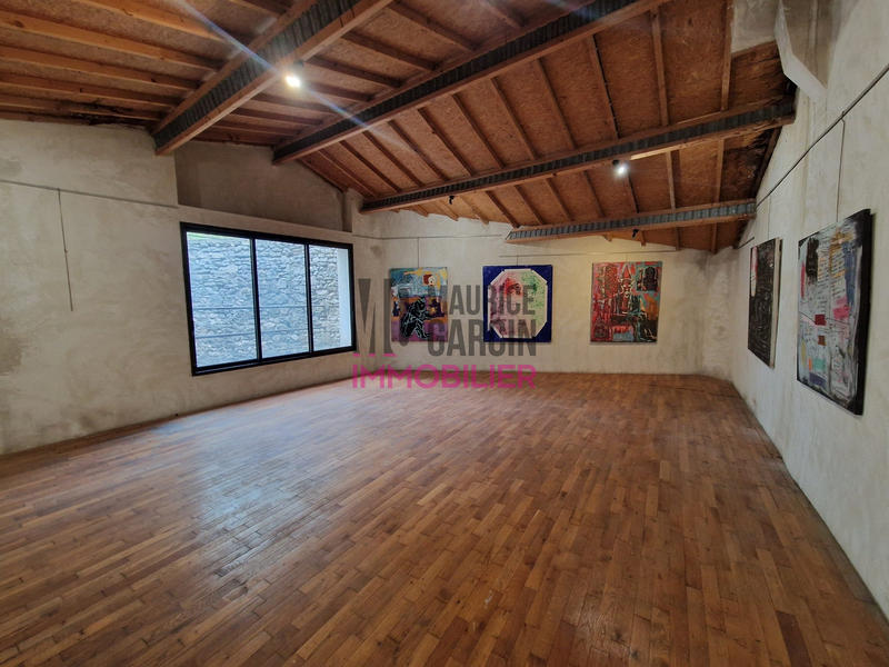 Maison - 454 m² - 9 pièces