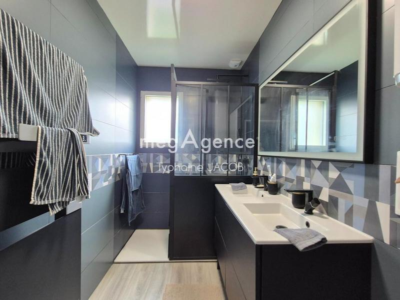 Maison - 210 m² - 10 pièces