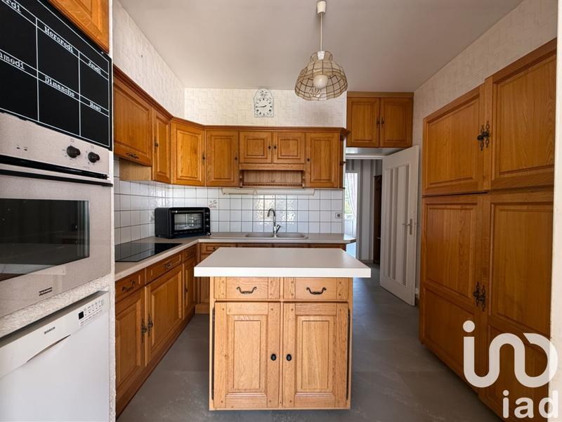 Maison - 214 m² - 11 pièces