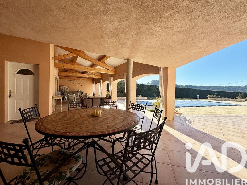 Maison - 260 m² - 7 pièces