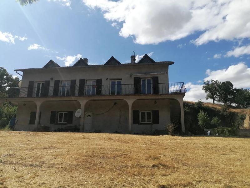 Maison - 299 m² - 9 pièces