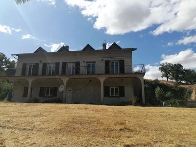 Maison - 299 m² - 9 pièces