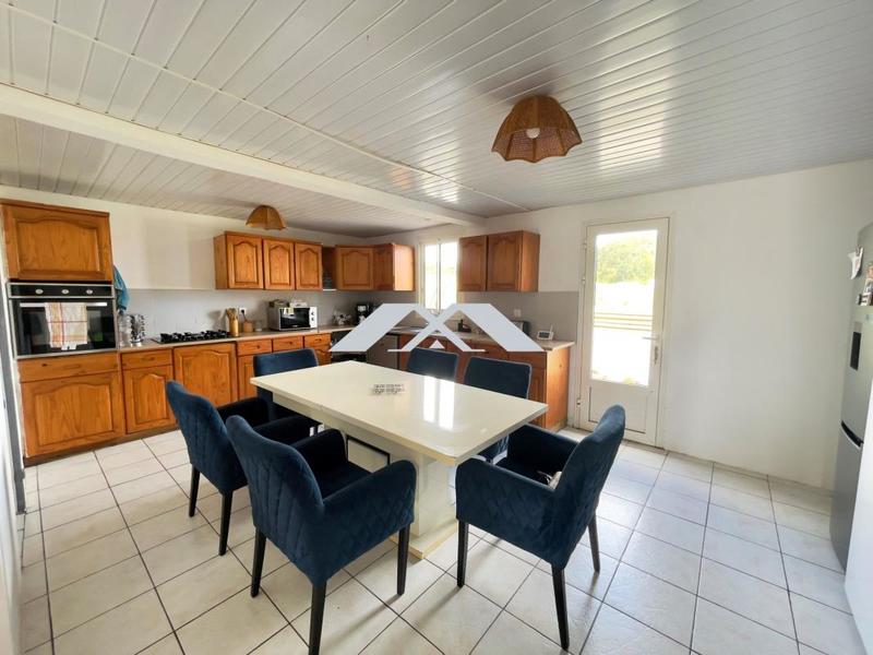 Maison - 230 m² - 7 pièces