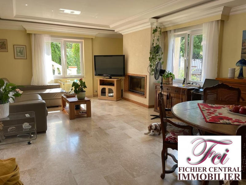 Maison - 212 m² - 6 pièces