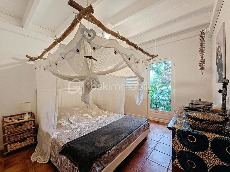 Propriété - 211 m² - 9 pièces