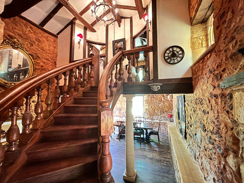 Maison - 210 m² - 7 pièces