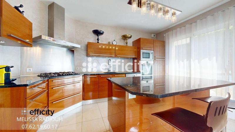 Maison - 167 m² - 6 pièces